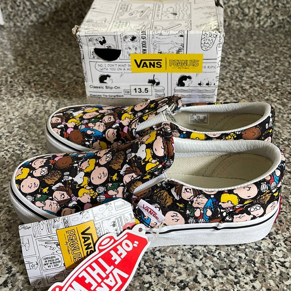 NWT Vans Classic Slip-On Peanuts The Gang Kids Size 13.5